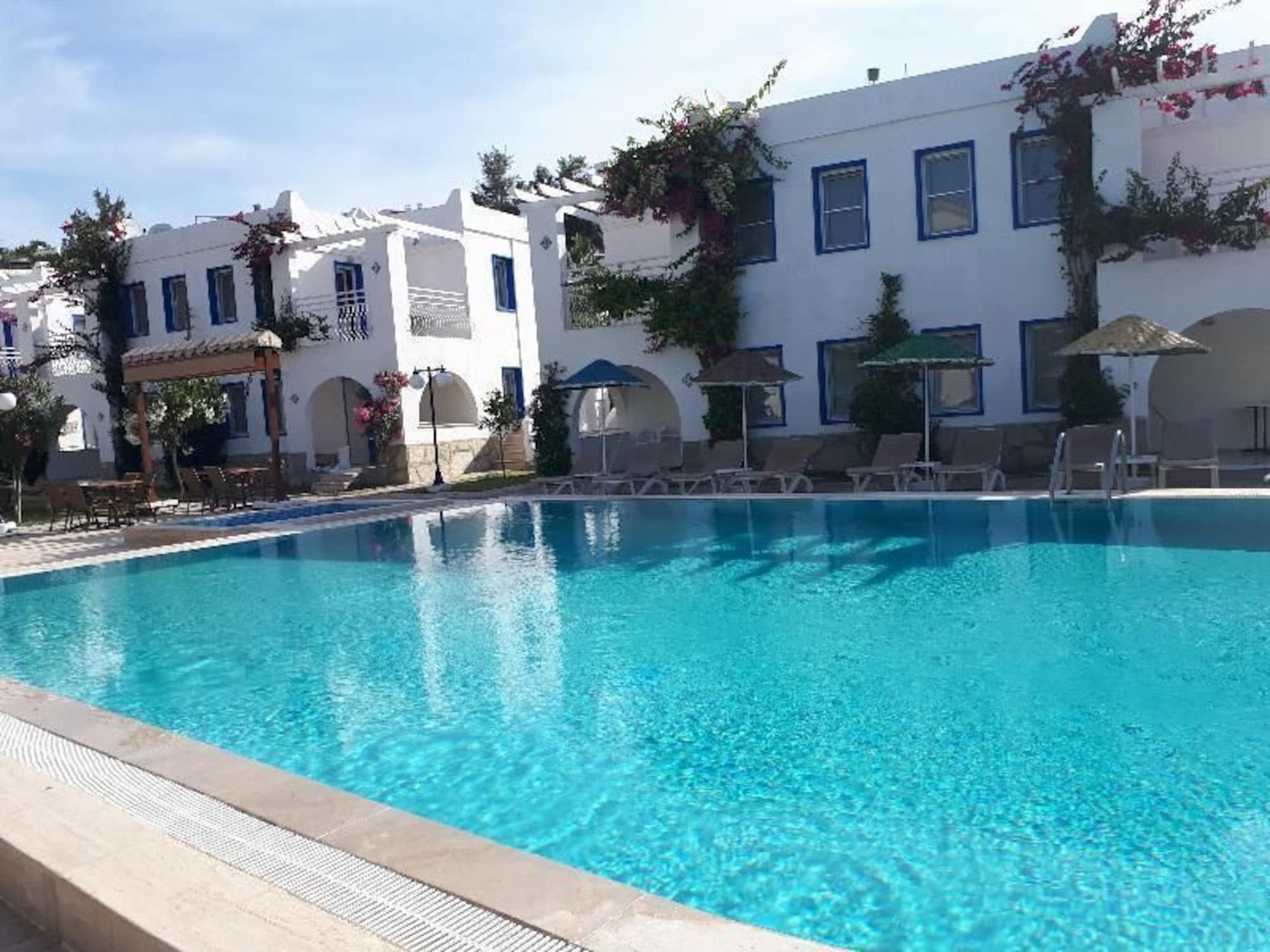 Paradise Apart Hotel บิเตซ ภายนอก รูปภาพ